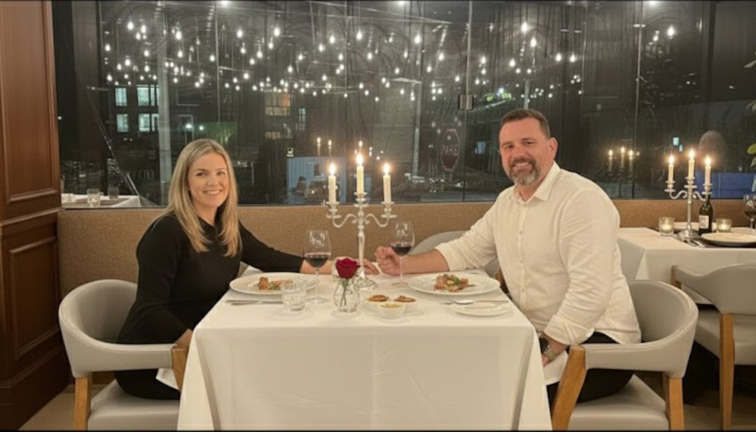 A Placa de PARE no Reflexo do Casamento